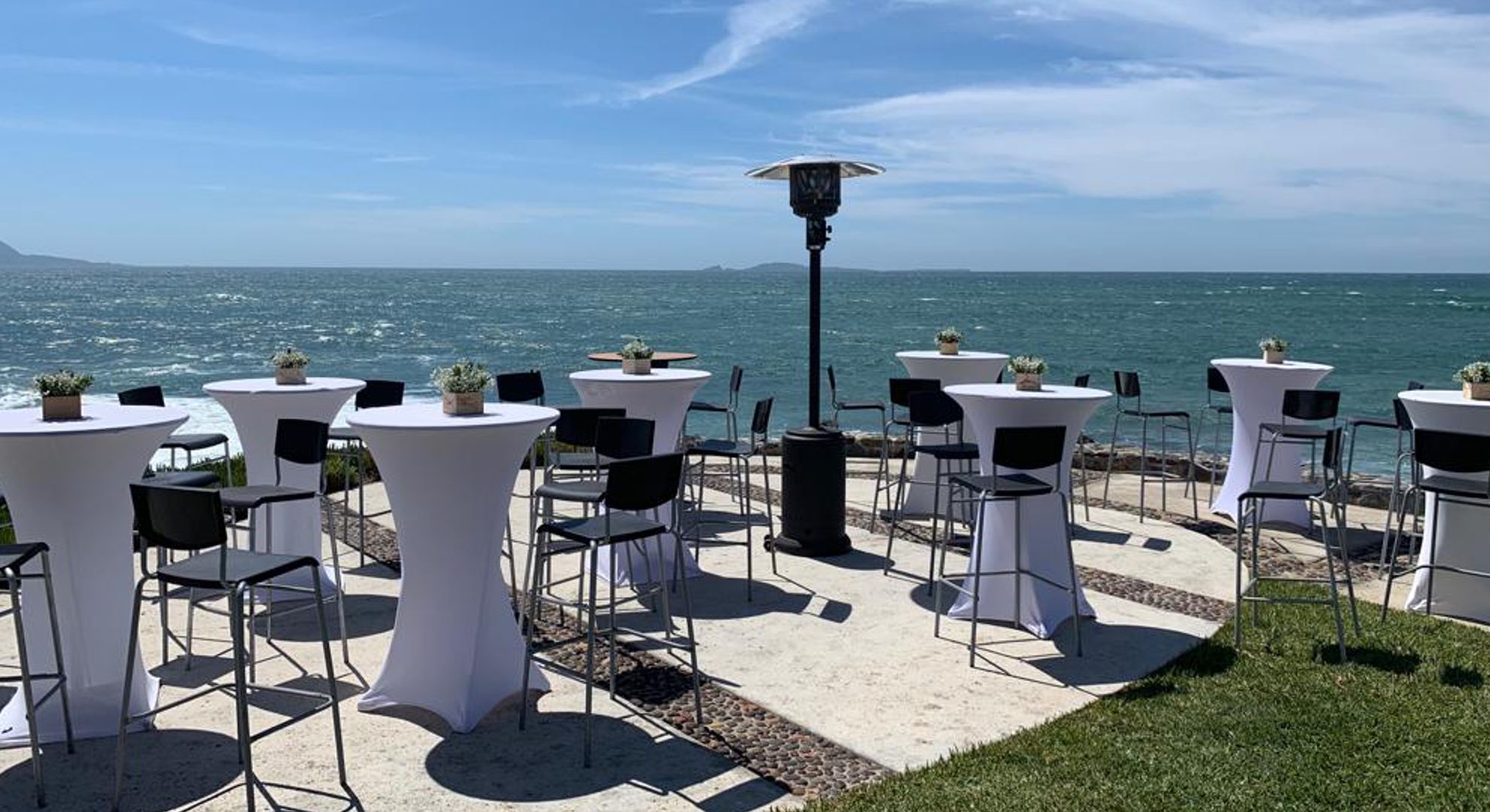 SALAS LOUNG - PERIQUERAS Y MESAS RUSTICAS